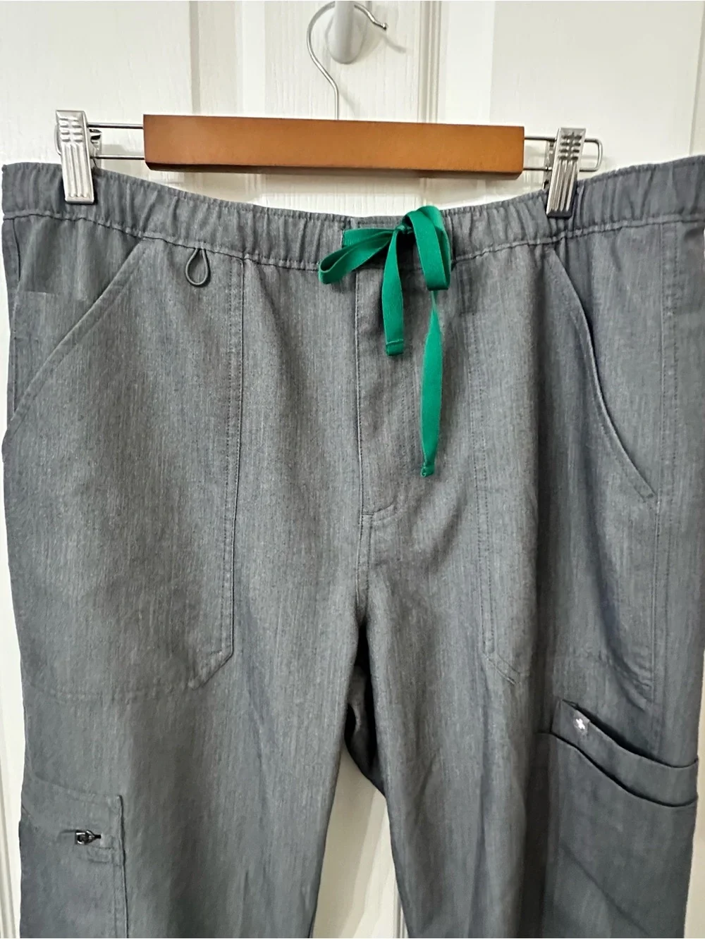 Figs Cairo cargo scrub pants, L